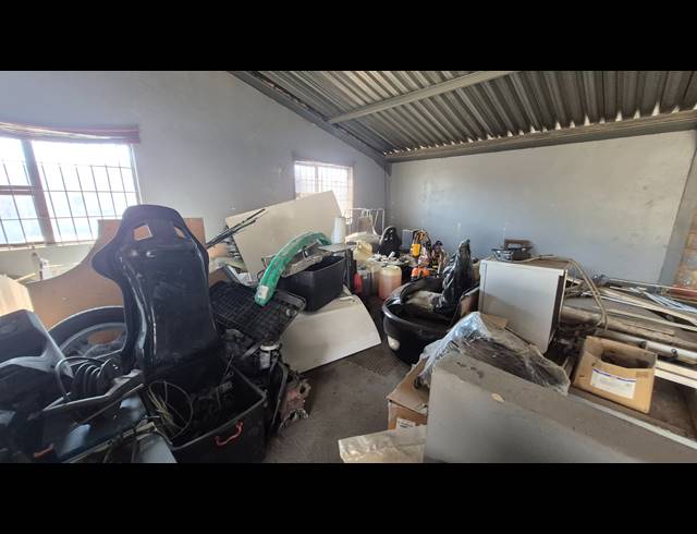 294M² FACTORY FOR SALE IN ANDERBOLT